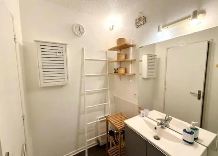 House Ideally Located In בית נופש לה רושל