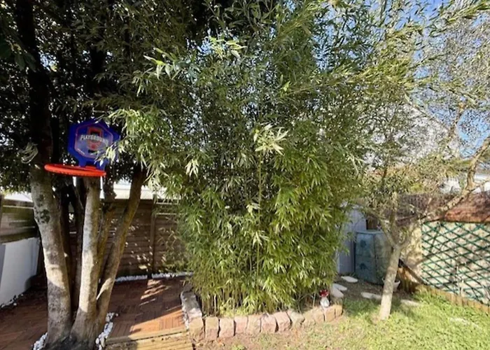 House Ideally Located In בית נופש לה רושל